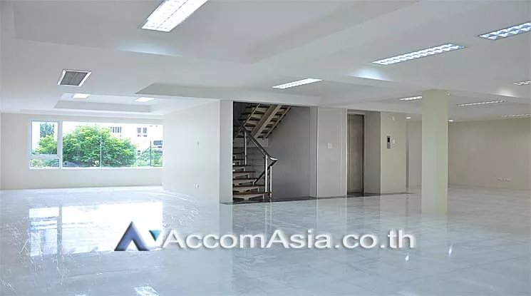 5  Office Space For Sale in silom ,Bangkok BTS Sala Daeng AA13148
